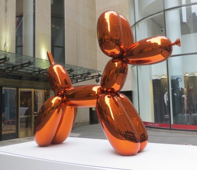 Balloon Dog (Orange), Jeff Koons (307.3 x 363.2 x 114.3 cm) Kasım 2013'te Christie's açık artırmasında 58.4 milyon dolara alıcı buldu.
